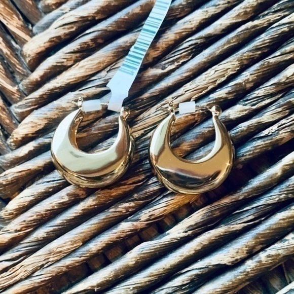 ✨💛 Gold Tone High Shine Small Chunky Hoops ✨✨✨ - Picture 5 of 5